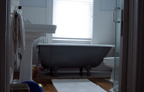 The bathtubs were typically clawfoot tubs
